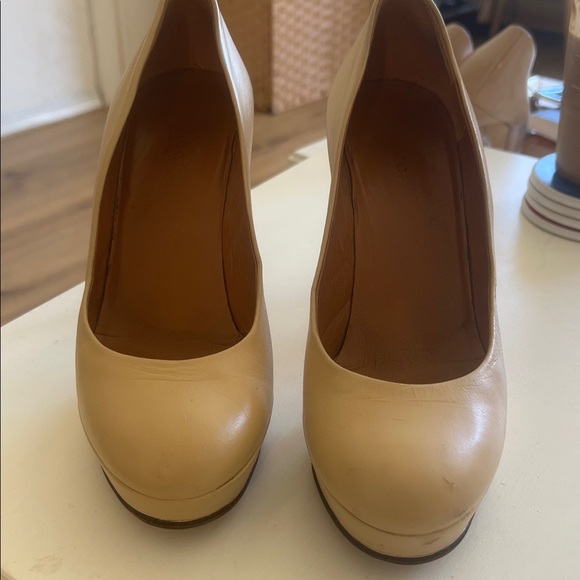 Gucci Womens Nude Leather Heeled Pumps - Picture 3 of 7